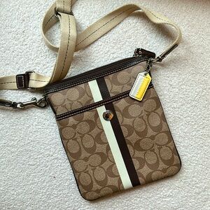 COACH signature crossbody bag (Tan)